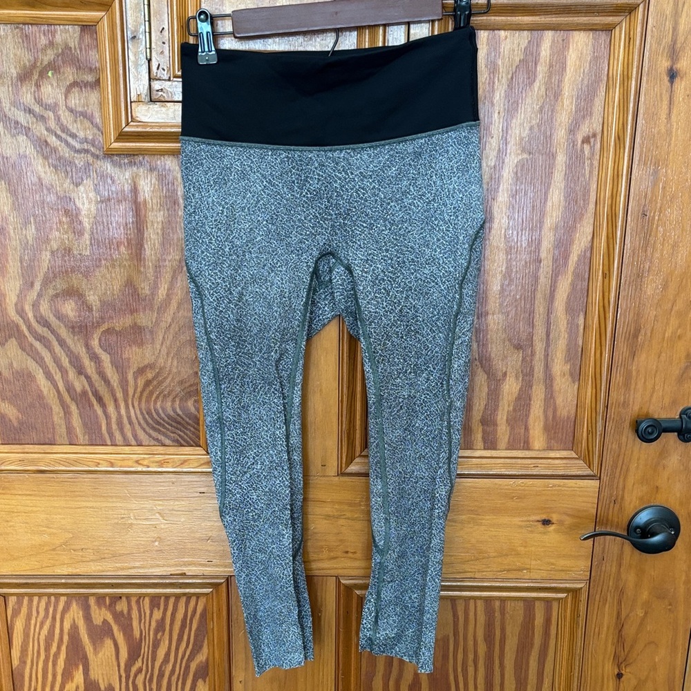 Women’s size 6 Lululemon Black and Gray crop length Leggings